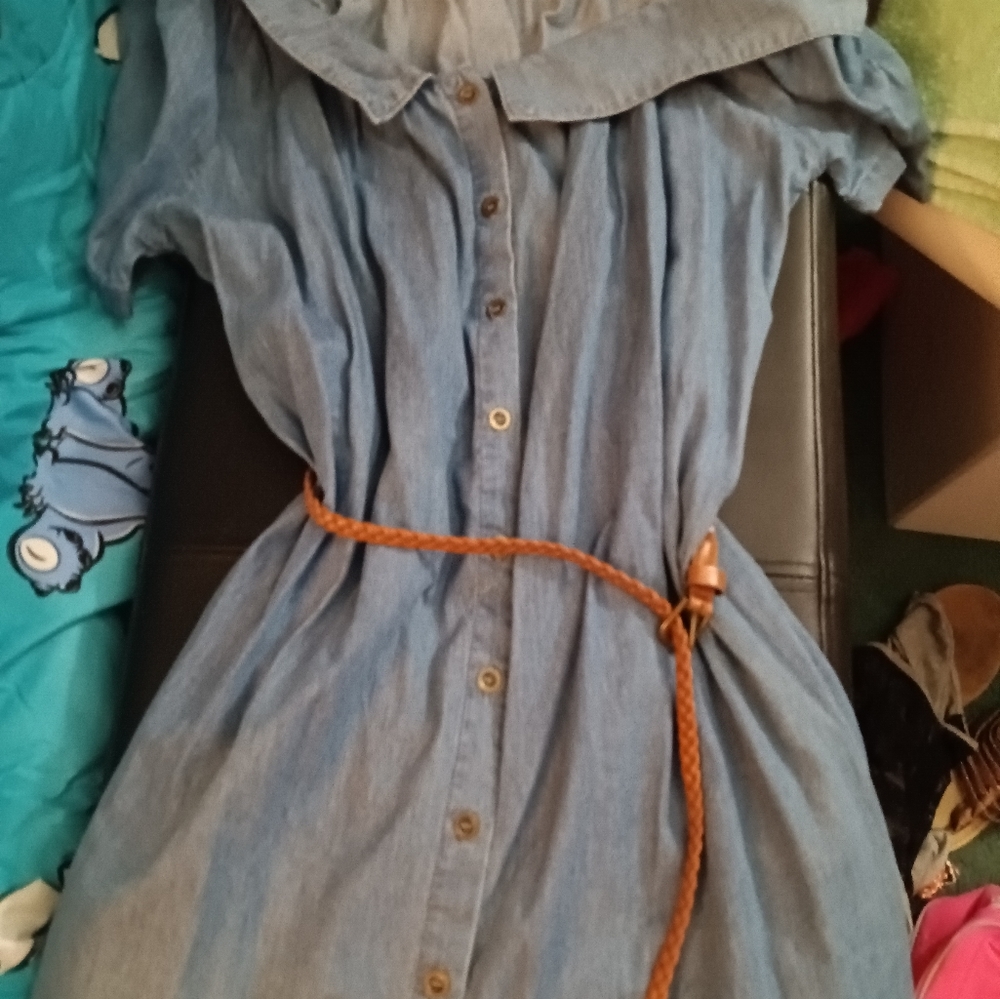 Jean dress with a thin leather belt
